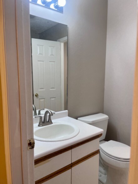 Building Photo - 50 Meadowlark Ln
