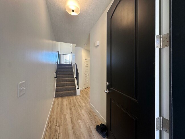 Building Photo - 5280 Acacia Dr