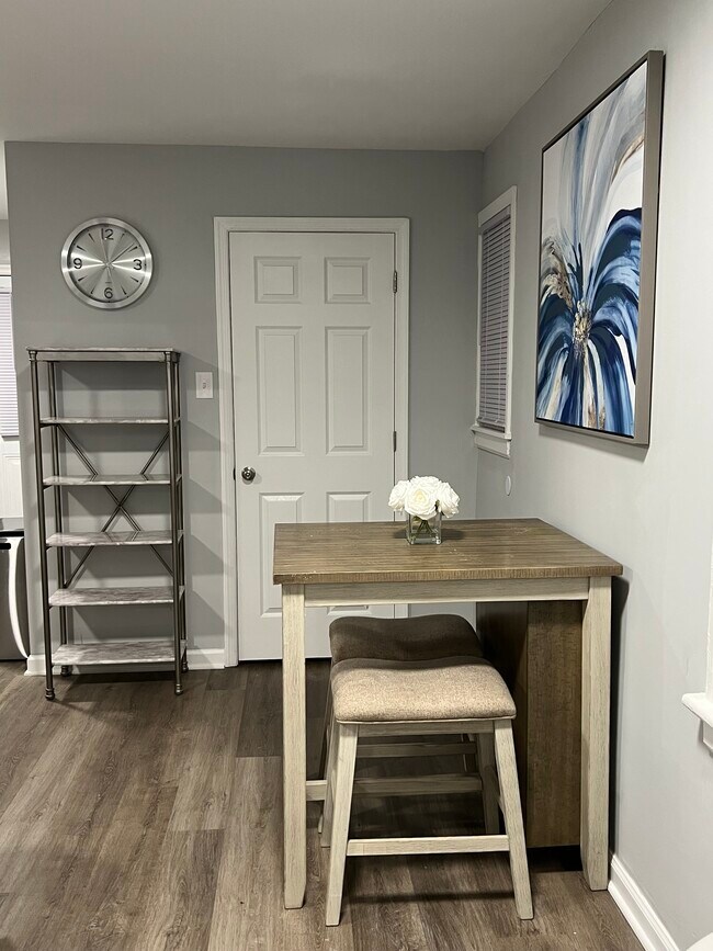 Building Photo - 1719 Blair St