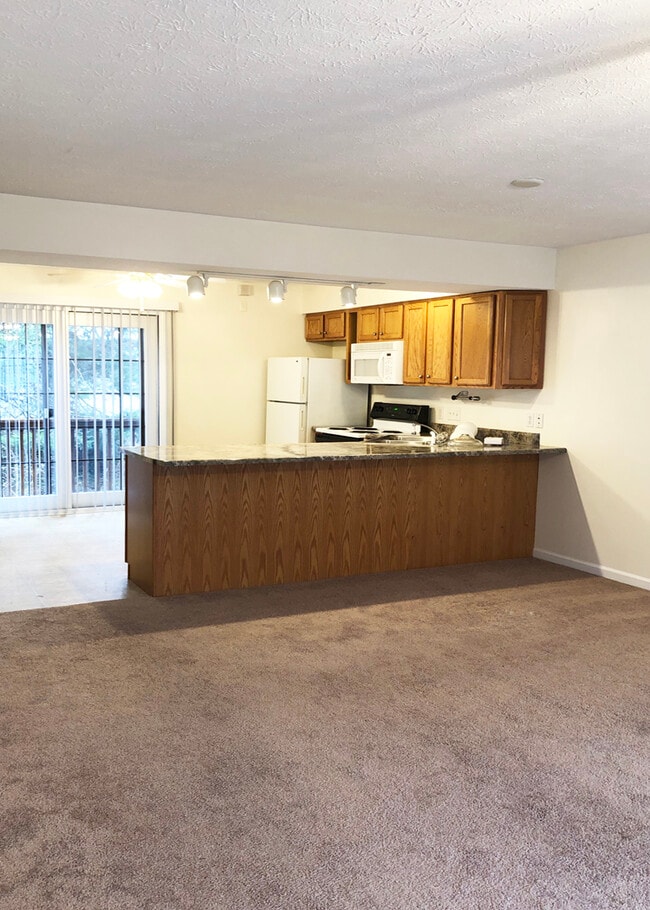 Dining/Kitchen - 14 Silver View Ct