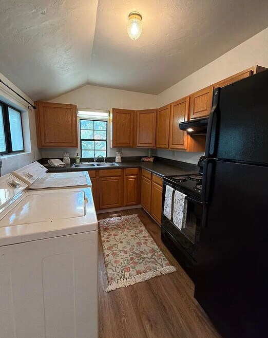 Kitchen - Unit D - 534 E Call St