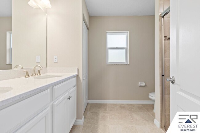 Building Photo - FULLY FENCED, LIKE NEW 4/3/2 ON A QUIET CUL-DE-SAC