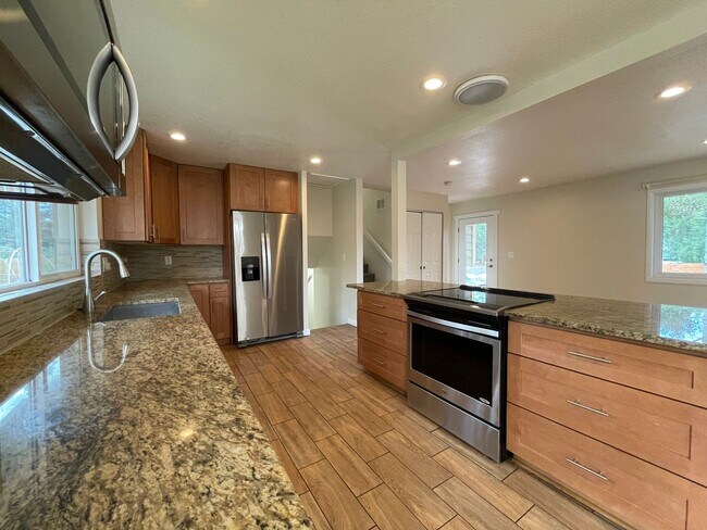 Building Photo - Newly Remodeled 6 Bed 3 Bath Martin Acre’s Home in Boulder