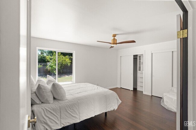Building Photo - 5209 Pla Vada Dr