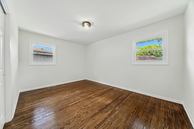 Building Photo - 554 E 168th Pl