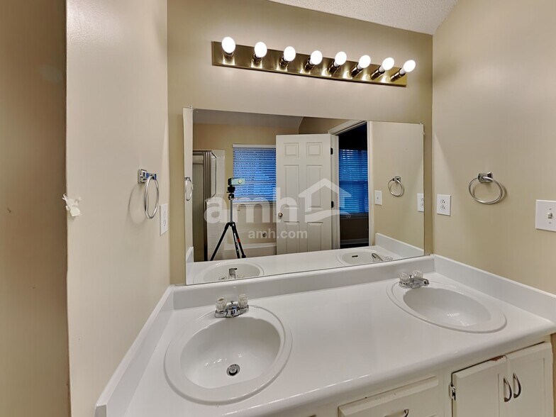 Building Photo - 115 Brookhaven Ln