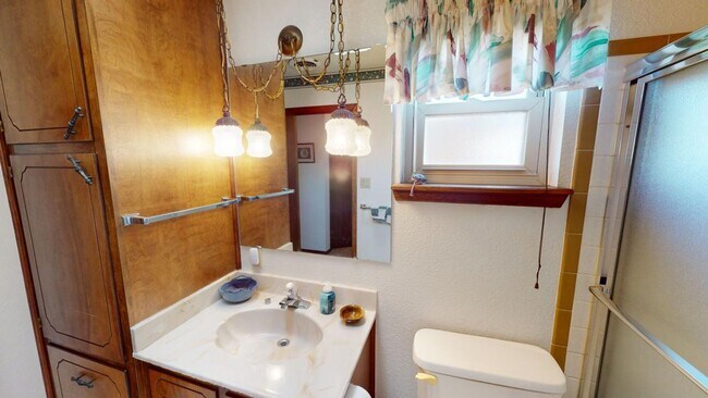 Building Photo - Fully Furnished 3 Bedroom Rental