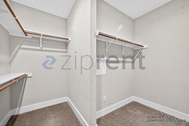 Building Photo - 1511 E Sandalwood Ln