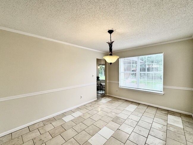 Building Photo - 4-Bedroom Home in Rock Creek Available NOW...