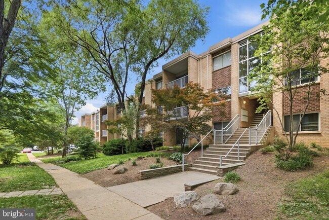 Building Photo - 2908 Kings Chapel Rd