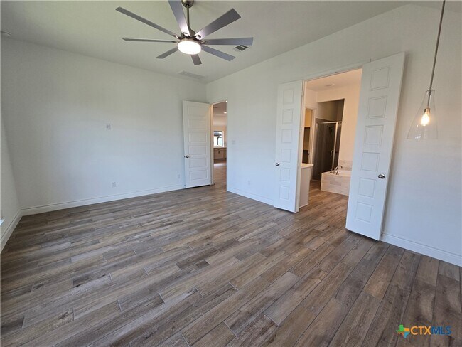 Building Photo - 2216 Prado Dr