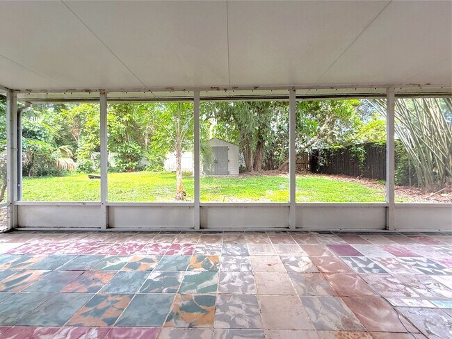 Building Photo - 2/2 Home in College Park with lots of char...