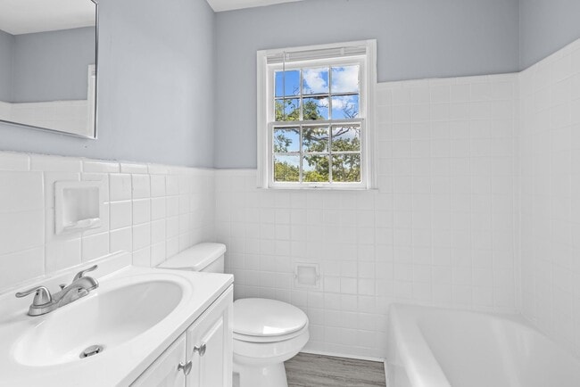 Building Photo - Beautifully Renovated 3 Bedroom 2 Bath Home
