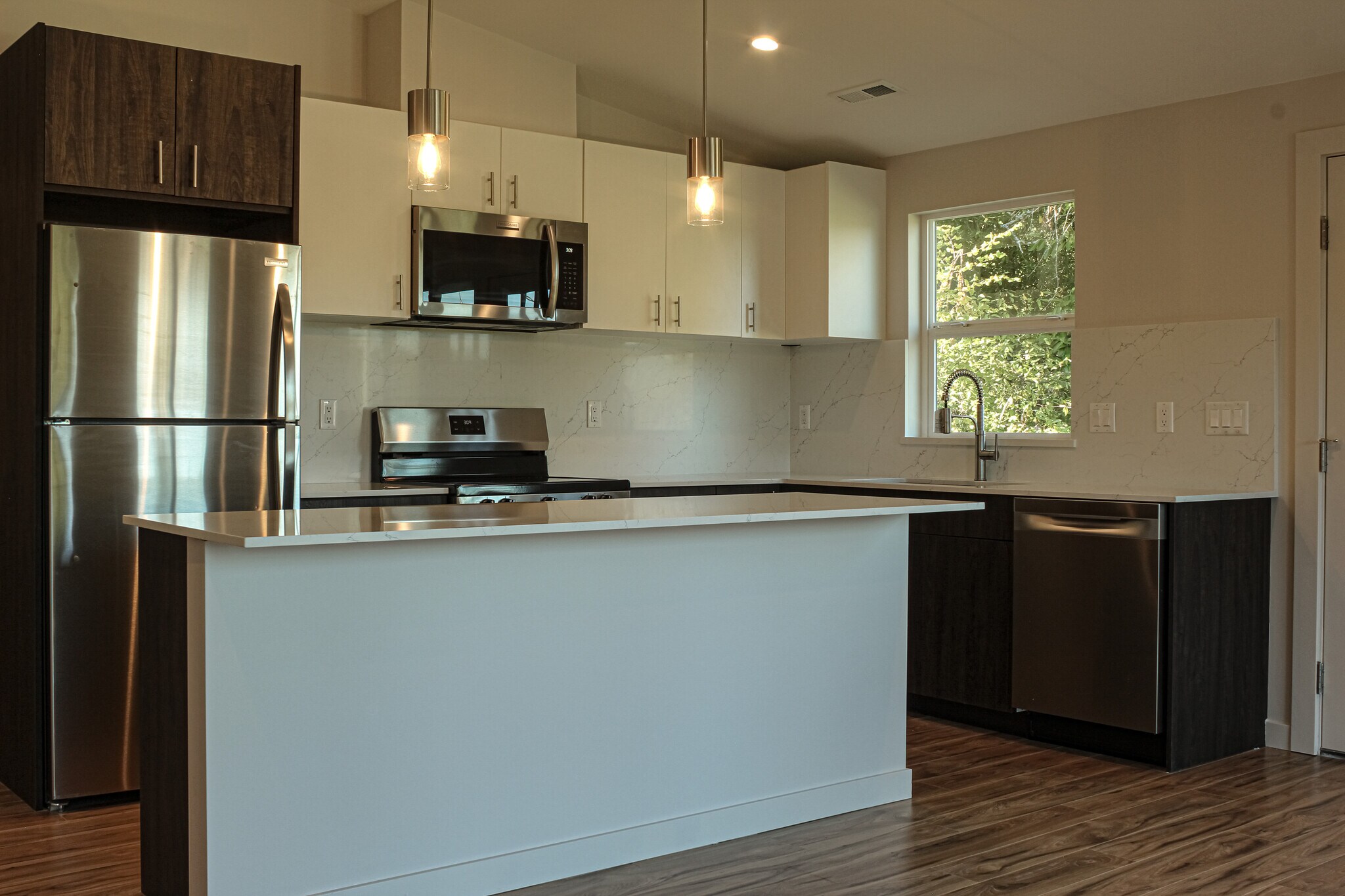 Building Photo - 2417 Snyder Ave