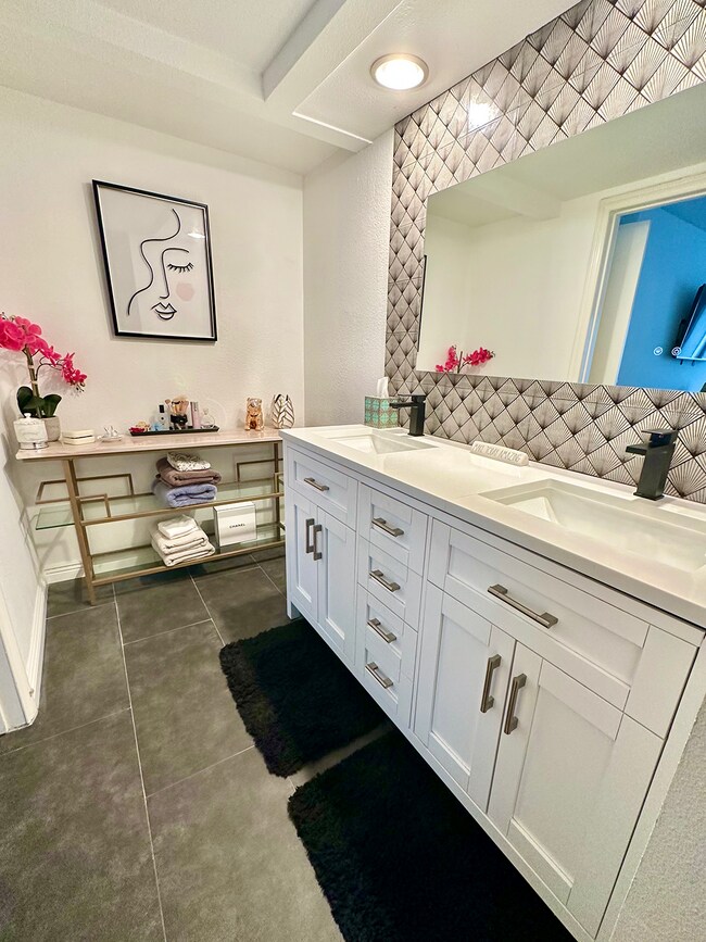 Master bathroom - 44 Dianthus