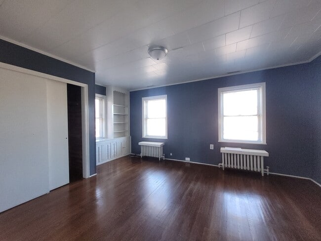 Building Photo - 2112 Memorial Ave SW