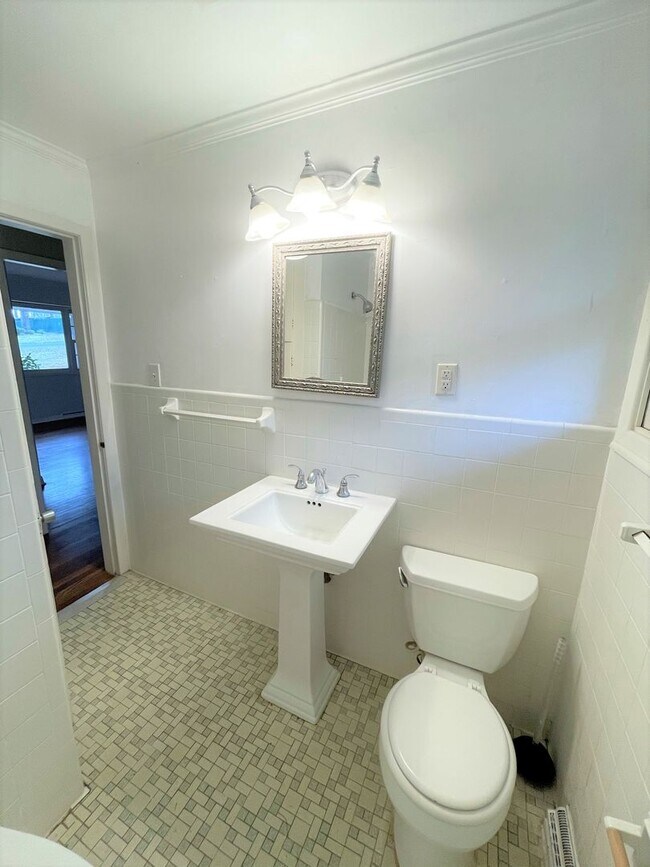 Building Photo - Large Duplex home with giant deck, parking, in quiet neighborhood, Available in June