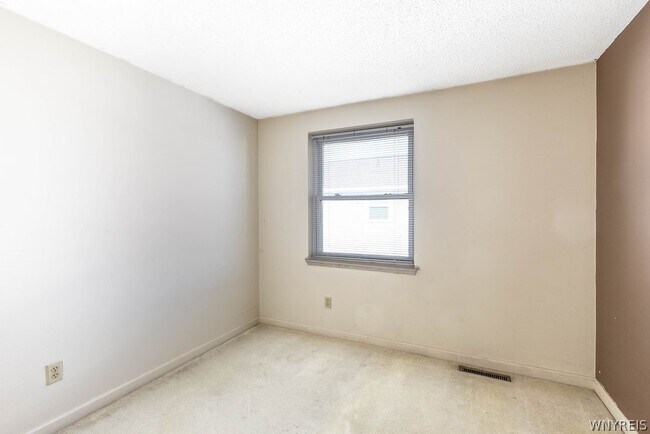 Building Photo - 319 King Peterson Rd