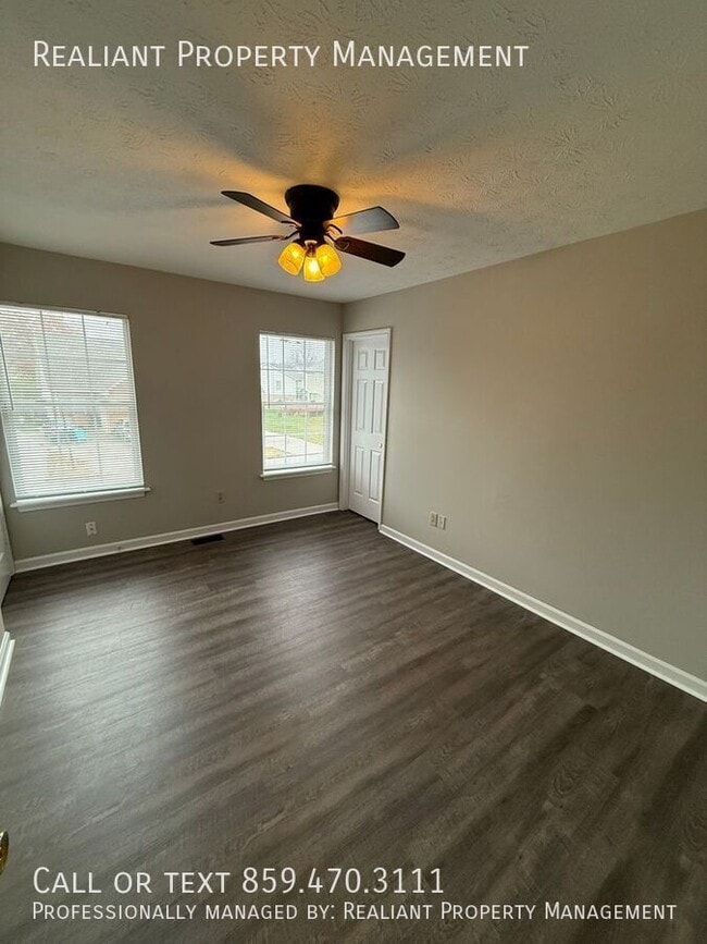 Building Photo - 223 Tanbark Dr