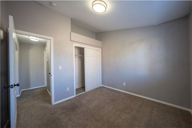 Building Photo - Stunning 4-bedroom, 3-bathroom home near Ft Carson!