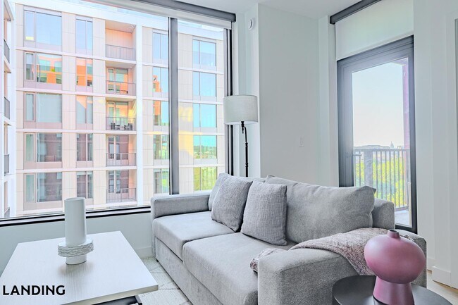 Building Photo - 632 Howard Rd SE