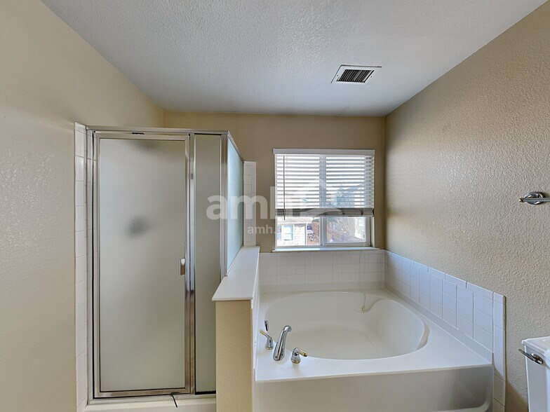 Building Photo - 5568 Joplin St