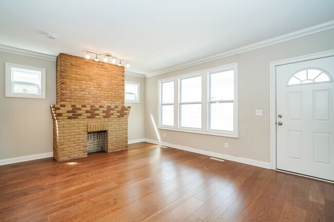 Building Photo - 764-766 Kelton Ave