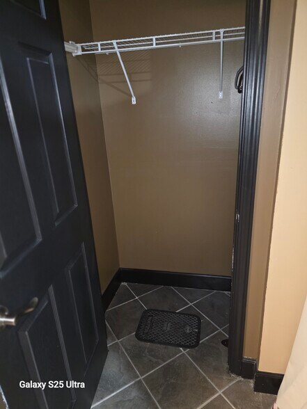Bedroom closet - 1410 Lamont Cir