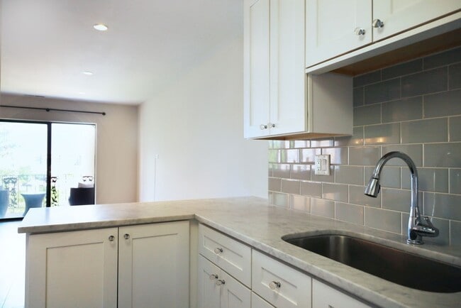 Building Photo - 434 Clinton Pl
