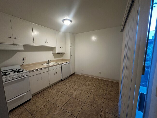 Building Photo - 5022 Riverton Ave