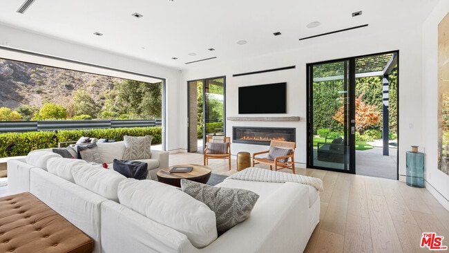 Building Photo - 5958 Paseo Cyn Dr