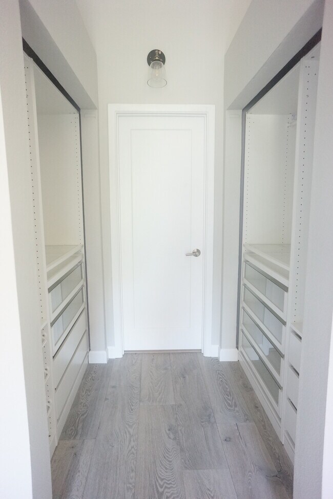 Building Photo - 2078 S Delaware St