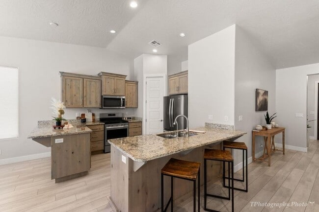 Building Photo - Gorgeous 3 Bedroom home!