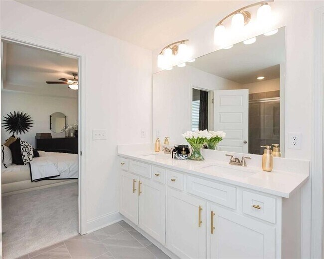 Building Photo - 7313 Yewtree Dr