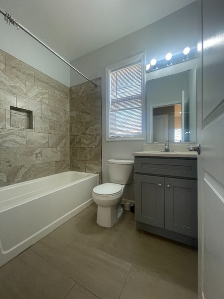 Building Photo - 558-562-562 Court St