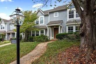 Building Photo - 3203 Gateway Cir