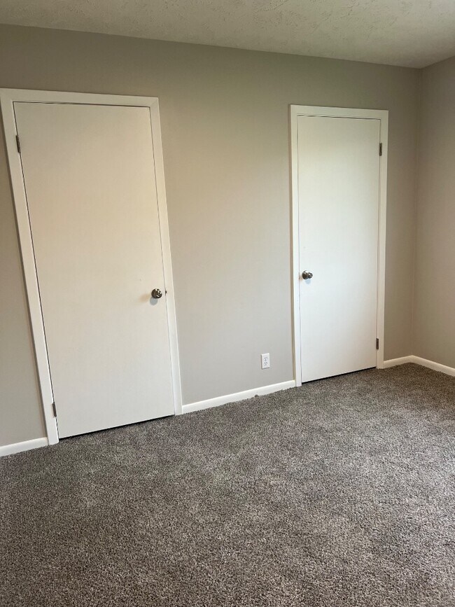 Building Photo - 11226 Roxbury Dr