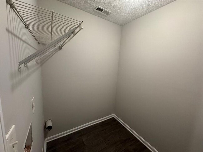 Building Photo - 4044 Robin Cir