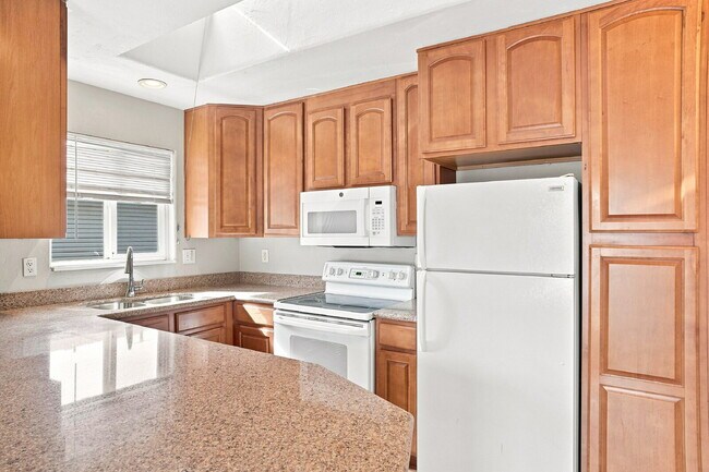 Building Photo - $1,845.95 with $300 Off the first month's rent, 2 Beds - 1 Bath, Single Family Home in Lakewood w...