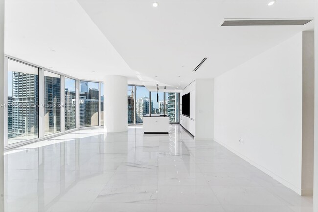 Building Photo - 300 Biscayne Blvd Way