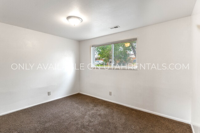 Building Photo - 1036 Virginia Cir