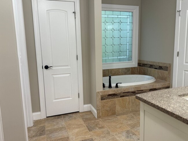 Building Photo - Amazingly Spacious Residence, Available Now!