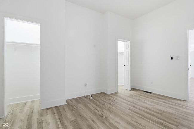 Building Photo - 29 N State Ave