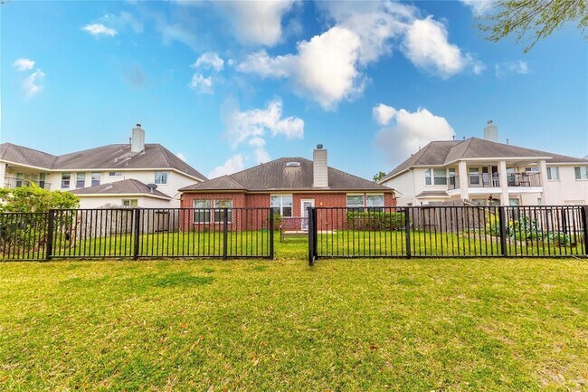 Building Photo - 2201 Signal Hill Dr