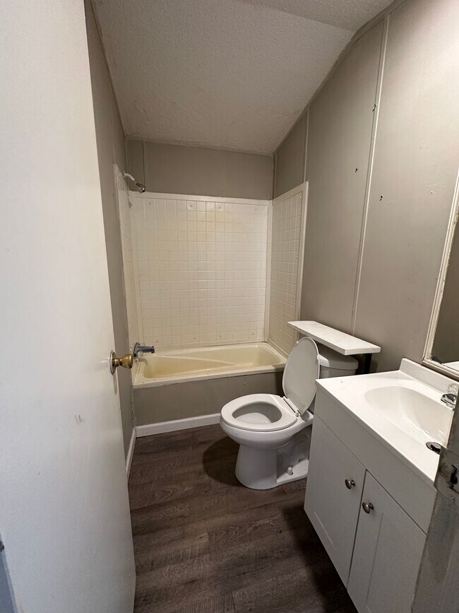 Building Photo - 532 Harbor Dr