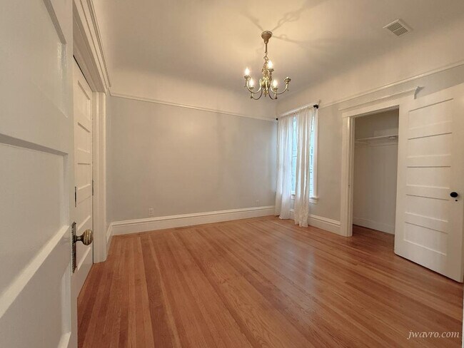 Building Photo - 250-254-254 Carl St