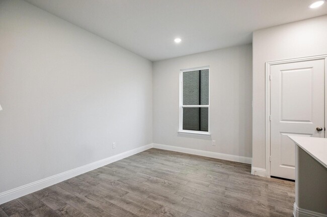 Building Photo - 805 Sicily Blvd