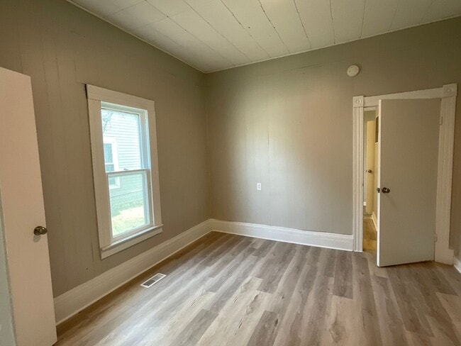 Building Photo - Newly Updated 2 bedroom / 1 bathroom house...
