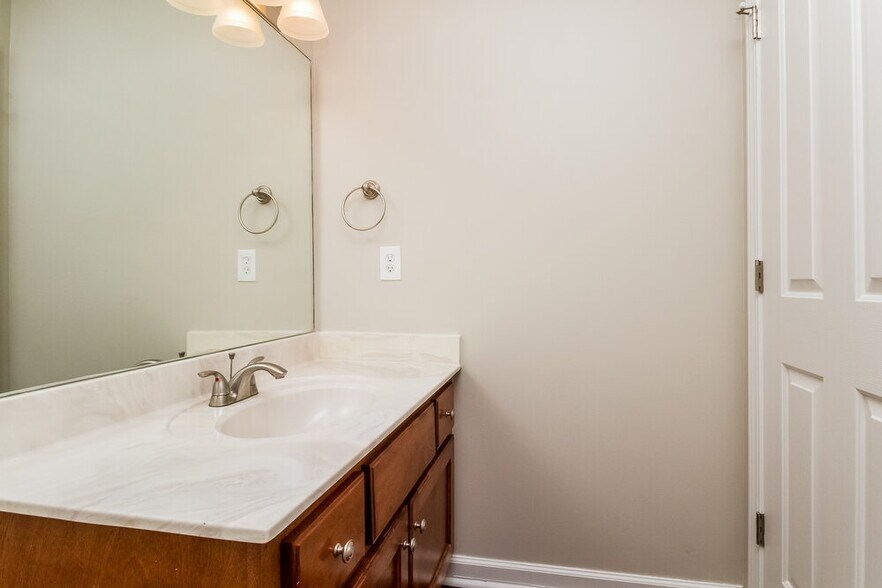 Building Photo - 3411 Wellington Pl