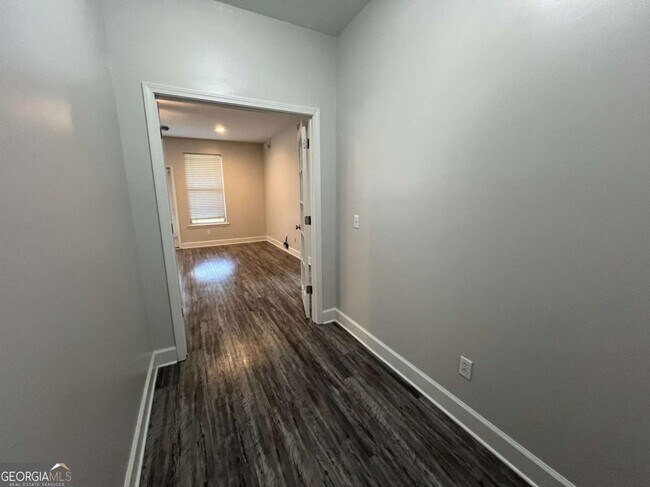 Building Photo - 203 Waters Edge Dr